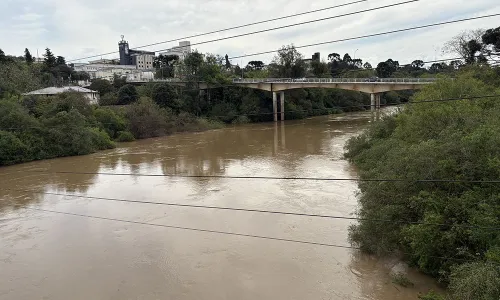 Previsão de chuva até o feriado aumenta preocupação na região
