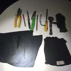 Homem encapuzado ameaça matar proprietário durante roubo de fiação