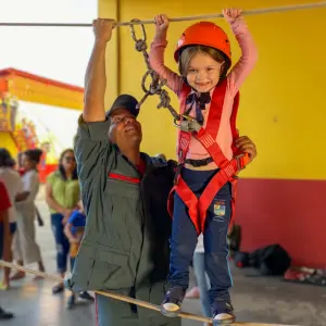 Bombeiros de Mafra abrem quartel para crianças com tirolesa e brincadeiras neste sábado