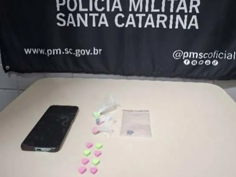 Jovem é preso por suspeita de tráfico de drogas em Mafra