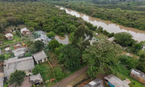Após ultrapassar 9 metros, nível do rio Negro começa a baixar