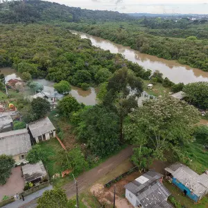 Após ultrapassar 9 metros, nível do rio Negro começa a baixar