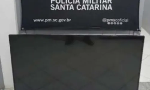 Dois homens são presos por furto de TV em escola