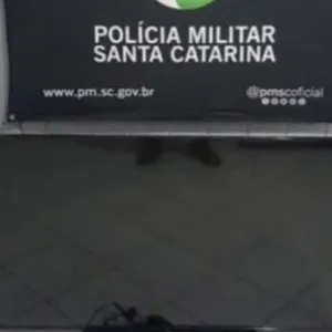 Dois homens são presos por furto de TV em escola