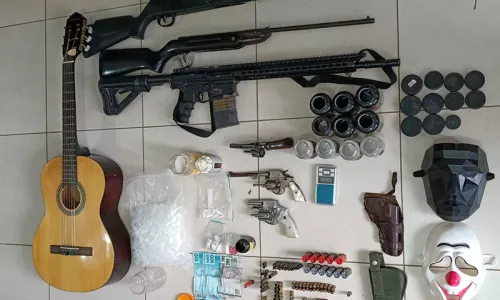 Operação das polícias Civil e Militar apreende armas, drogas e veículos