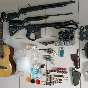 Operação das polícias Civil e Militar apreende armas, drogas e veículos