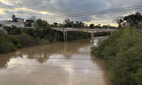 Rio Negro ativa plano de resposta e prepara retirada de famílias com nova subida do rio