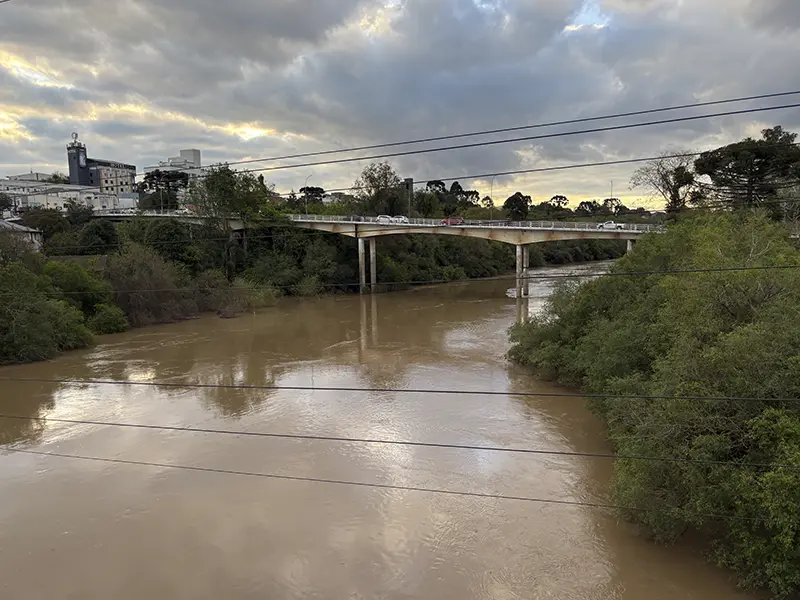 Rio Negro ativa plano de resposta e prepara retirada de famílias com nova subida do rio