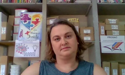 Com 300 jogos para ajudar crianças a aprender, professora de Rio Negro busca apoio em votação