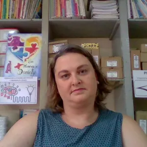 Com 300 jogos para ajudar crianças a aprender, professora de Rio Negro busca apoio em votação