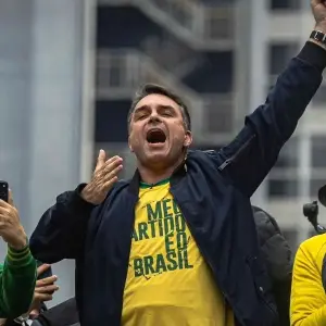 Mafra dá vitória a Flávio Bolsonaro com mais de 17 mil votos de vantagem