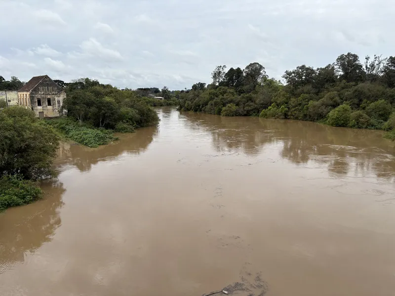 Nível do rio Negro começa a baixar depois de chegar perto dos 7 metros