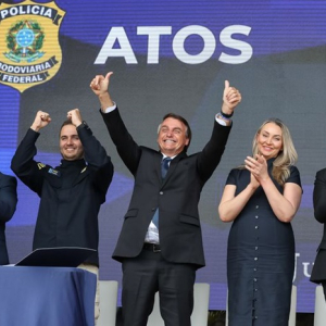 Bolsonaro reúne multidão na capital