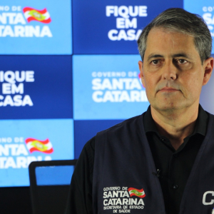 “Não faremos relaxamento que traga prejuízo para a população”, diz secretário de Saúde de SC