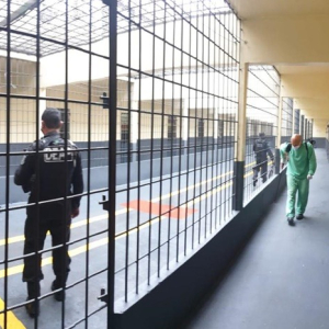 Sob novas regras, presos voltarão a receber visitas presenciais