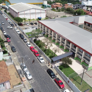 Polícia Militar alerta para carros plotados próximos a locais de votação em Mafra