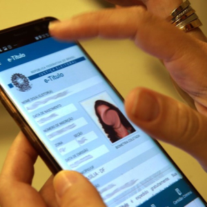 Eleitores relatam dificuldades para acessar e-título