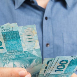 Auxílio emergencial: saiba quem tem direito e como receber