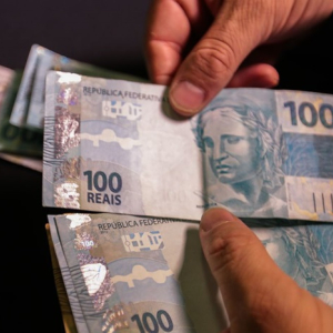 Trabalhador com jornada reduzida deve receber 13º e férias integrais