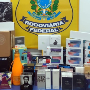 PRF apreende R$ 30 mil em mercadorias importadas ilegalmente na BR-280