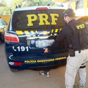 Motorista com mandado de prisão ativo é preso em Rio Negro
