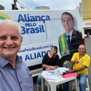 Apoiadores de Bolsonaro coletam assinaturas em Mafra para criação de partido