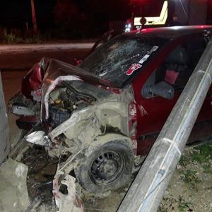 Motorista de Mafra fica ferido após colisão contra poste em Papanduva