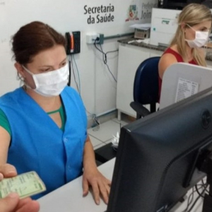 SC torna obrigatório uso de máscara no atendimento ao público