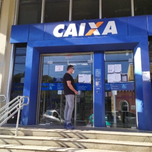 Caixa paga auxílio a 5 milhões de beneficiários cadastrados