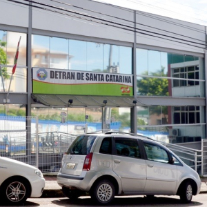Detran retoma atendimento presencial a partir de 4 de maio em SC