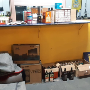 Mercadorias importadas irregularmente são apreendidas na BR-116, em Mafra