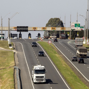 Novo modelo de pedágio no Paraná será discutido em Brasília