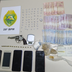 Suspeitos de tráfico são presos com crack, cocaína e arma de fogo em Rio Negro