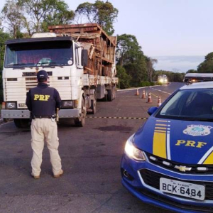 PRF flagra passageiro com Covid-19 que fugiu de hospital de Goiás