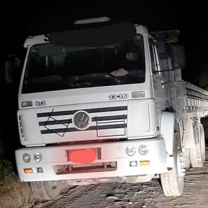 Policiais recuperam caminhão e carga roubados em Itaiópolis