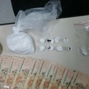 Suspeitos de tráfico de drogas são presos na Vila Formosa, em Mafra