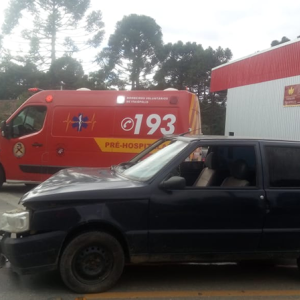 Carro de Mafra colide com motocicleta na SC-114, em Itaiópolis