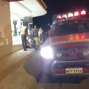 Motociclista fica ferido em acidente de trânsito no Centro de Mafra