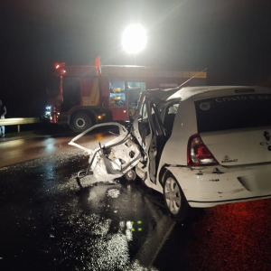 Veículo de Mafra colide com caminhão na BR-116, em Papanduva