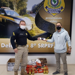 Campanha da PRF arrecada alimentos para entidades carentes em Mafra