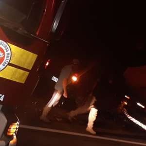 Colisão entre caminhonete e caminhão deixa motorista ferido em Mafra