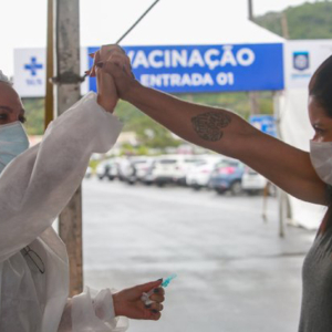 Cenário do combate à covid-19 melhora em SC, mas ainda exige atenção