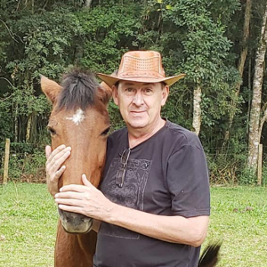 Policial rodoviário aposentado é encontrado morto em Rio Negro