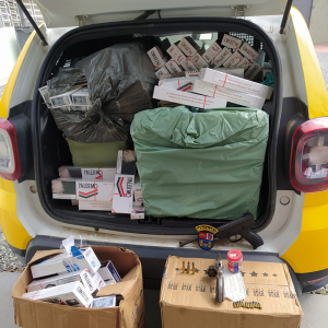 PM de Rio Negro prende homem com mais de 400 caixas de cigarro paraguaio e arma de fogo