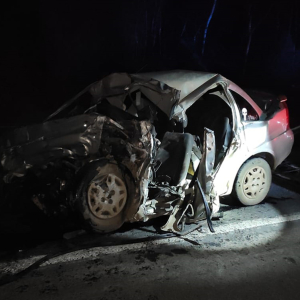 Homem de 28 anos morre após batida entre carro e caminhão na BR-280, em Mafra