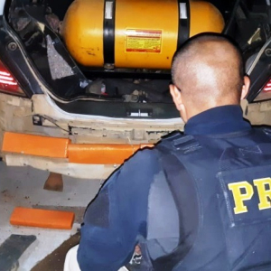 PRF encontra 25 quilos de maconha em veículo na BR280