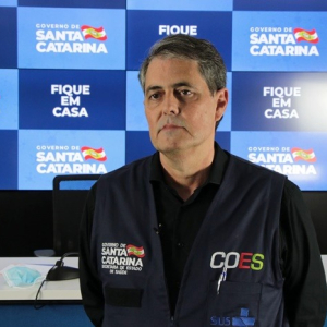 Secretário nega envolvimento em compra de respiradores