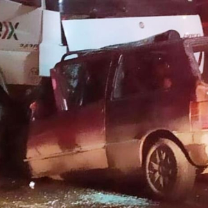 Homem morre após bater contra caminhão em Mafra