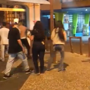 Briga termina com dois jovens esfaqueados no centro de Rio Negro; entenda