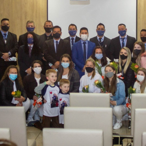 Agentes funerários são homenageados por trabalho prestado na pandemia